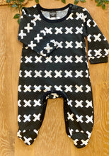 将图片加载到图库查看器，Black &amp; White Cross Romper
