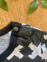 将图片加载到图库查看器，Black &amp; White Cross Romper
