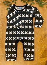 将图片加载到图库查看器，Black &amp; White Cross Romper
