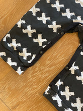 将图片加载到图库查看器，Black &amp; White Cross Romper
